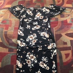 Flowerly dress for petite woman